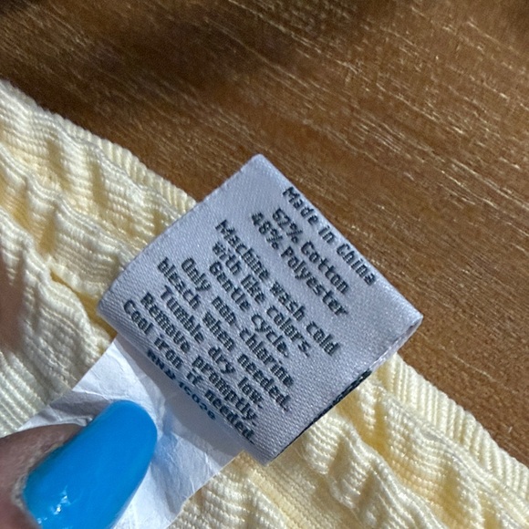 Food Network Cream Ribbed Table Overlay - Picture 3 of 3